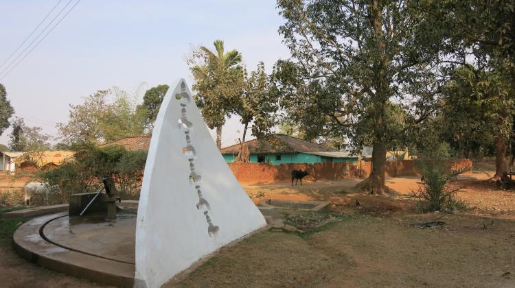 *Dialogue Interactive Artists’ Association, Nalpar (water pump site), 2005, brick, plaster, paint, and concrete, site-specific installation, Kopaweda Village, Chhattisgarh, India. Photo: Sonal Khullar.