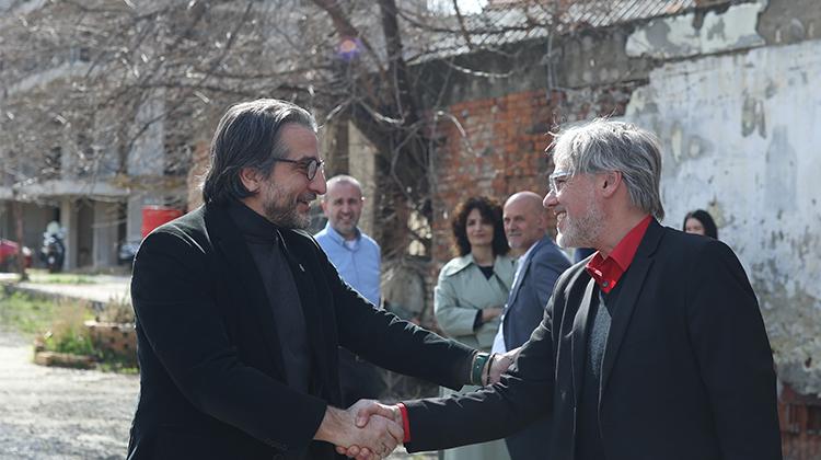 Pristina Mayor Përparim Ram (left) congratulating Rafi Segal